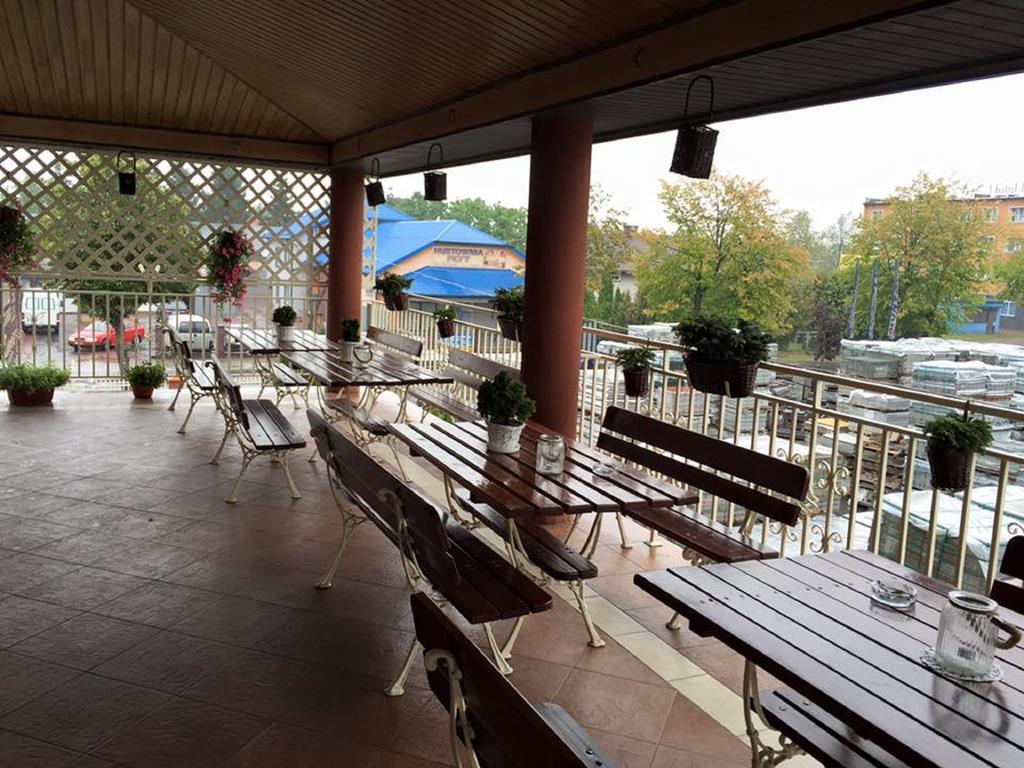 Hotel Grochowski Лукув Экстерьер фото