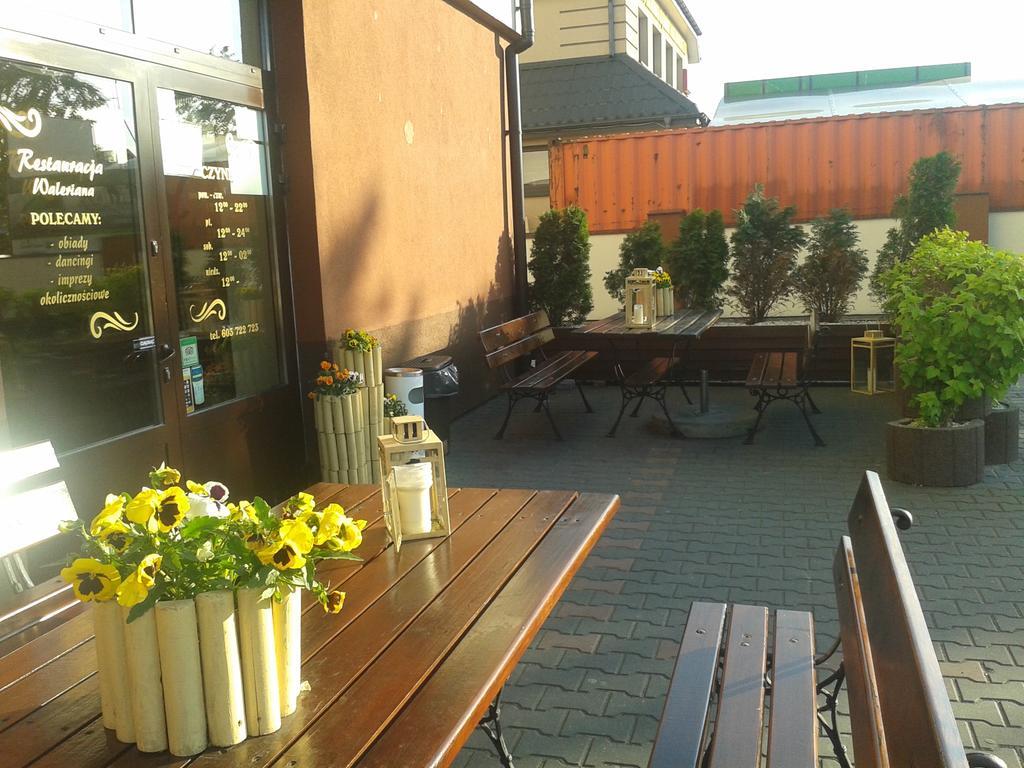 Hotel Grochowski Лукув Экстерьер фото